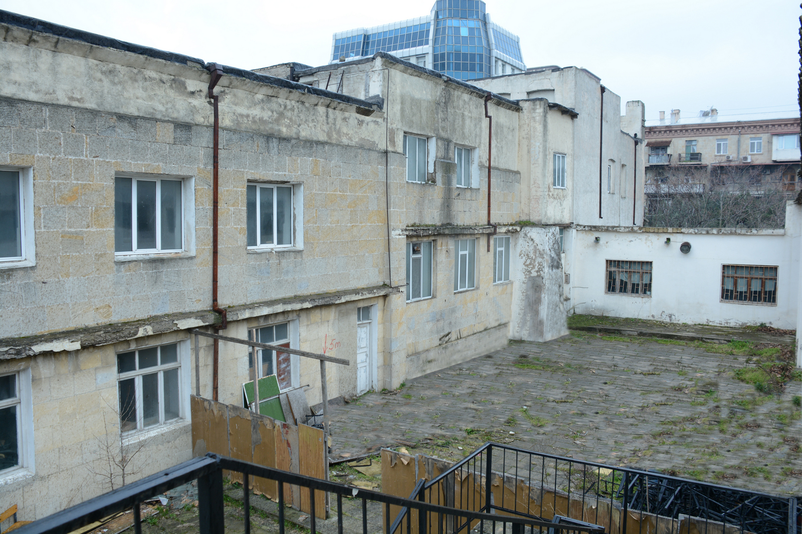 Tağıyevin evi deyil    - Universitetdən AÇIQLAMA ( FOTOLAR)